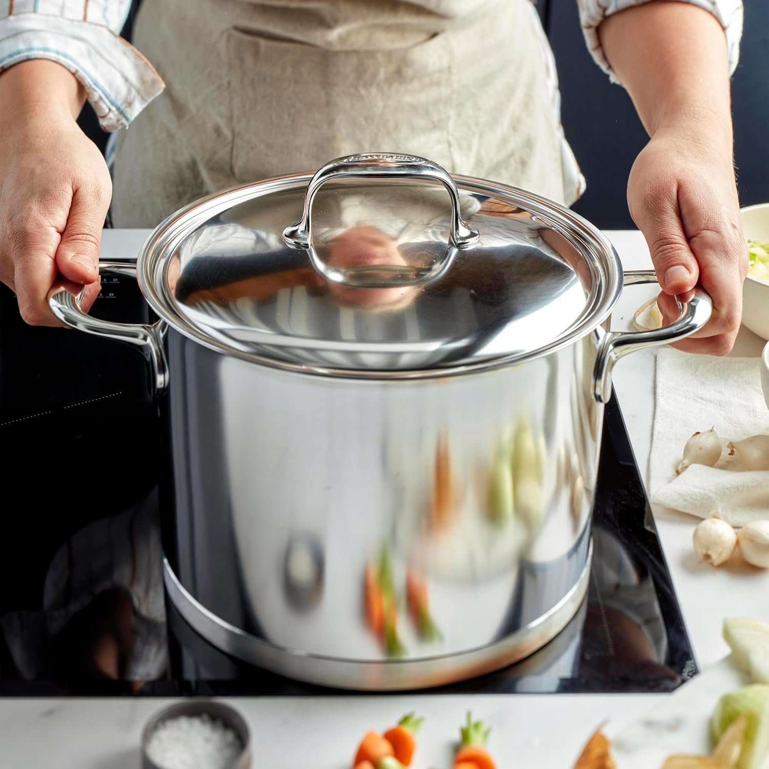 Demeyere Atlantis — Olla de 8.5 qt en acero inoxidable (7 capas) con tapa, apta para inducción.