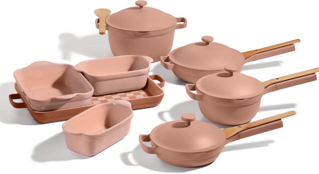 Juego completo de 18 piezas ollas Our Place Ultimate Cookware Set en color terracota, con ollas, sartenes y utensilios de cocina saludables