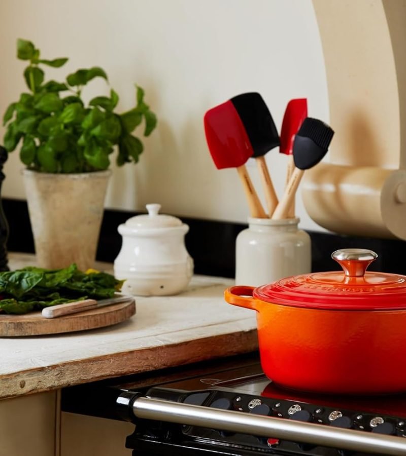 Le Creuset Horno holandés redondo de hierro fundido esmaltado con tapa, 5.5 c.1