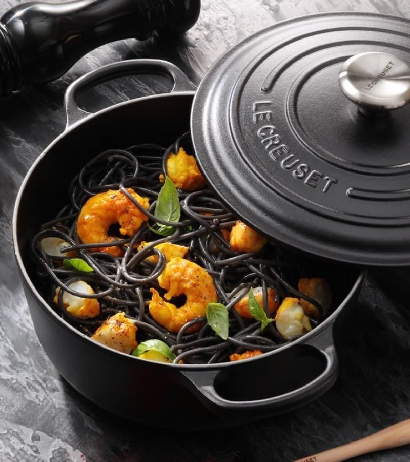 Le Creuset Horno holandés redondo de hierro fundido esmaltado con tapa.2