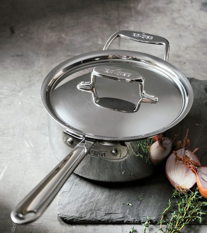 Sartén All-Clad de acero inoxidable, una de las mejores marcas de ollas por su calidad y durabilidad profesional