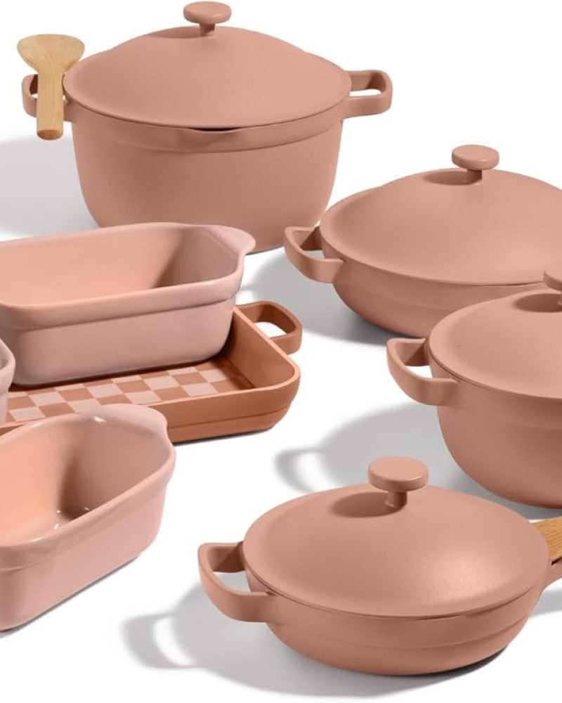 Juego completo de 18 piezas ollas Our Place Ultimate Cookware Set en color terracota, con ollas, sartenes y utensilios de cocina saludables